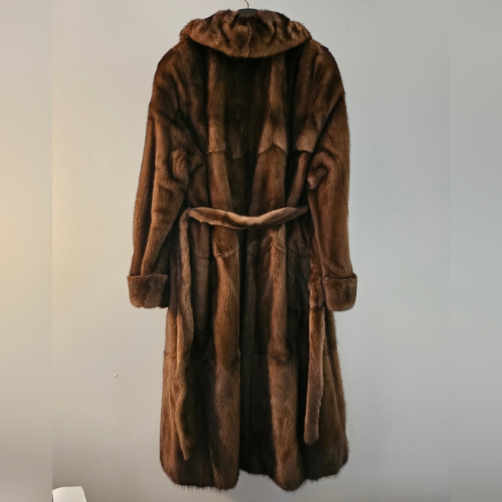 Luxurious Brown Saga Mink Fur Coat with Belt - Picture 4 of 7